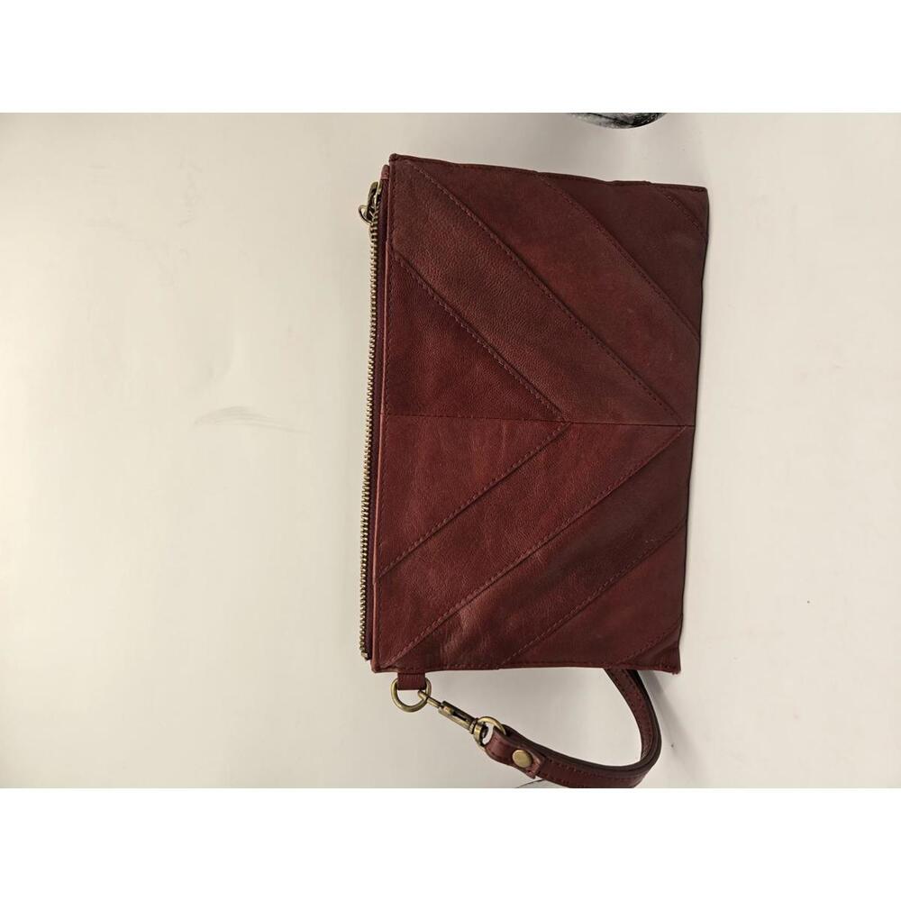 Lucky Brand Leather wristlet - Stylish Maroon Bag